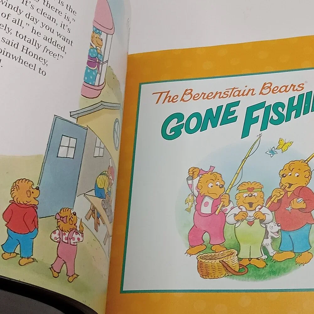 BERENSTAIN BEARS SPRING Easter Storybook Favorites 7 Stories HC w/STICKERS - Picture 7 of 11